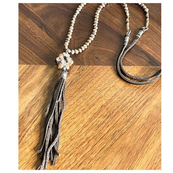 BOHO Tassel Necklace with pearls and brown Leather - Picture 3 of 13
